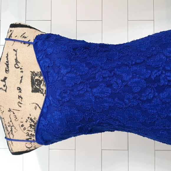 Steppin' Out L Blue Lace side Slit spaghetti strap evening dress - Picture 2 of 9